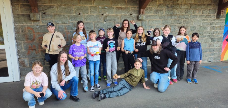 Teilnehmer des Workshops vor dem Gebäude.