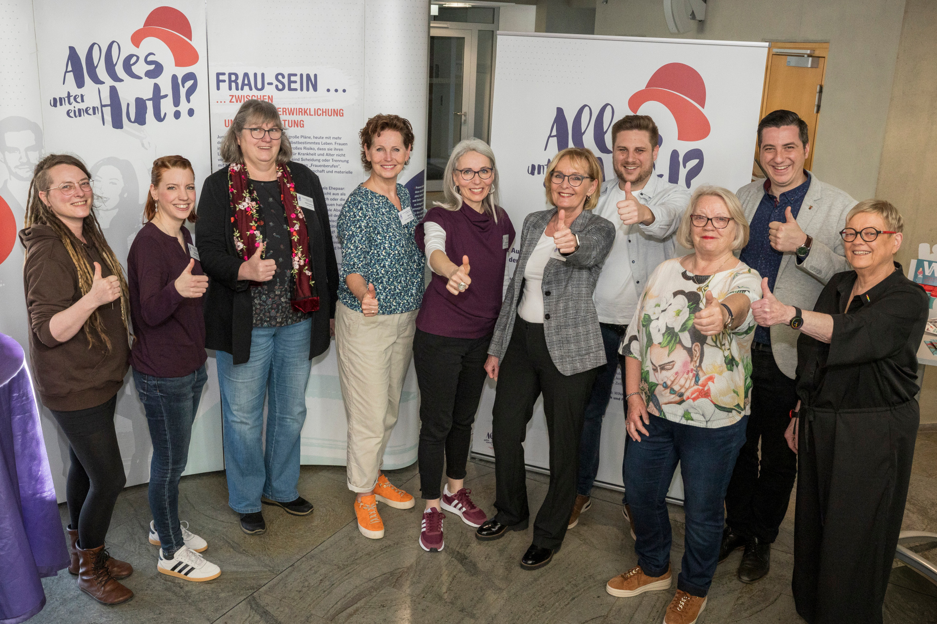 Veranstalter und Besucher der Ausstellung