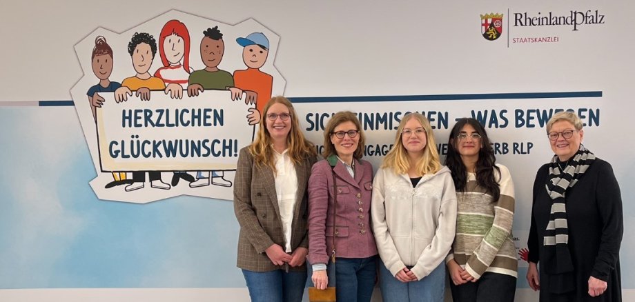 Die Preisträgerinnen freuen sich über ihre Auszeichnung