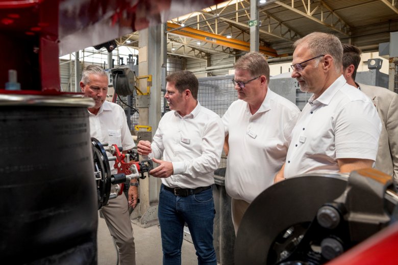 v.l.n.r.: Neu-Landrat Klaus Lütkefedder, Geschäftsführer Daniel Dreßler, Ralf Seekatz MdEP und Harald Orthey MdB bei der Besichtigung der Produktionshallen v.l.n.r.: Neu-Landrat Klaus Lütkefedder, Geschäftsführer Daniel Dreßler, Ralf Seekatz MdEP und Harald Orthey MdB bei der Besichtigung der Produktionshallen