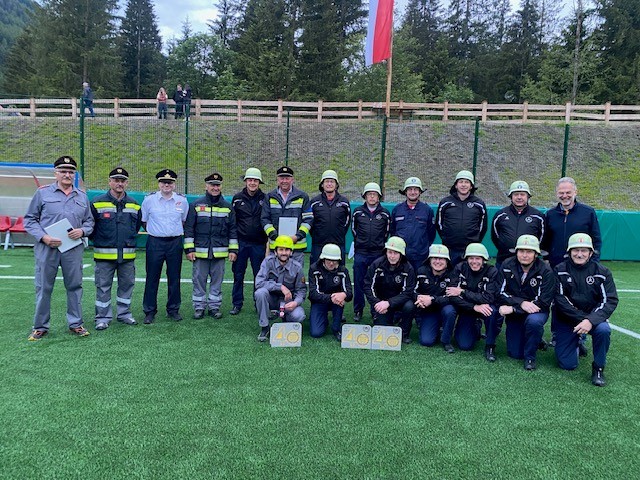 Feuerwehrtruppe freut sich