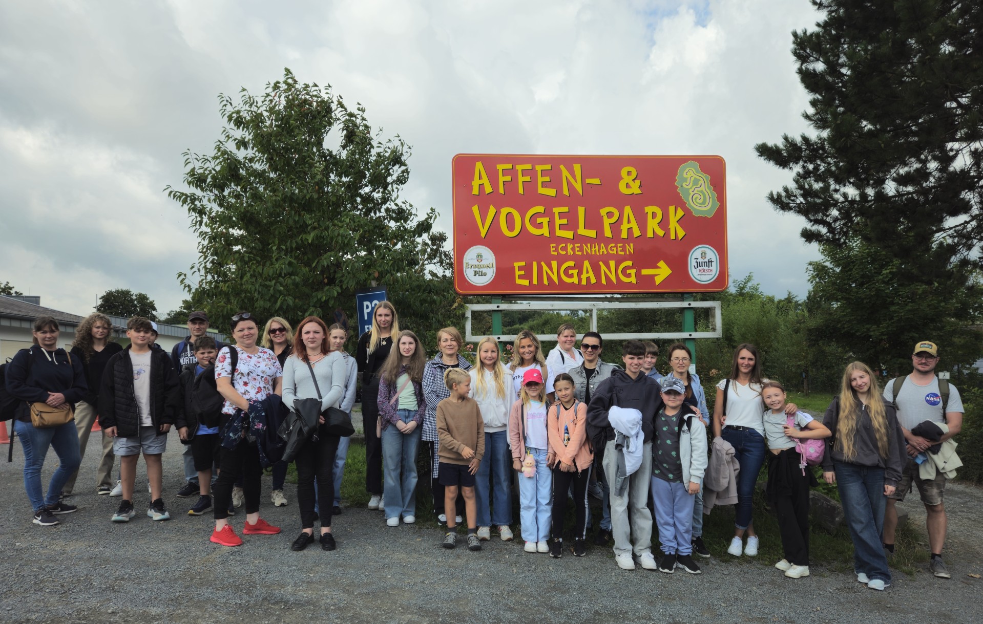 In Kooperation mit der Kreisjugendpflege besuchte das JUBA-Team mit Familien aus der Verbandsgemeinde den Affen- und Vogelpark Eckenhagen. Viel Spaß machte den Familien das Beobachten und Füttern der vielen verschiedenen Tiere, aber auch das Verweilen auf den tollen großen Erlebnis-Spielplätzen und in der Indoor-Spiele-