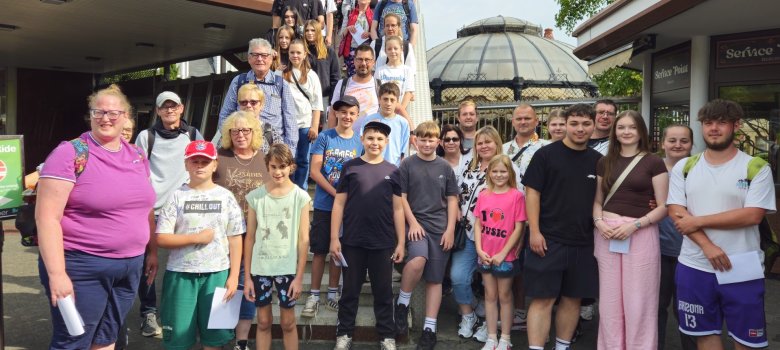 Wie in jedem Jahr freuten sich Familien wie Jugendliche gleichermaßen über den Ferientag mit der Verbandsgemeinde-Jugendpflege im Phantasialand.