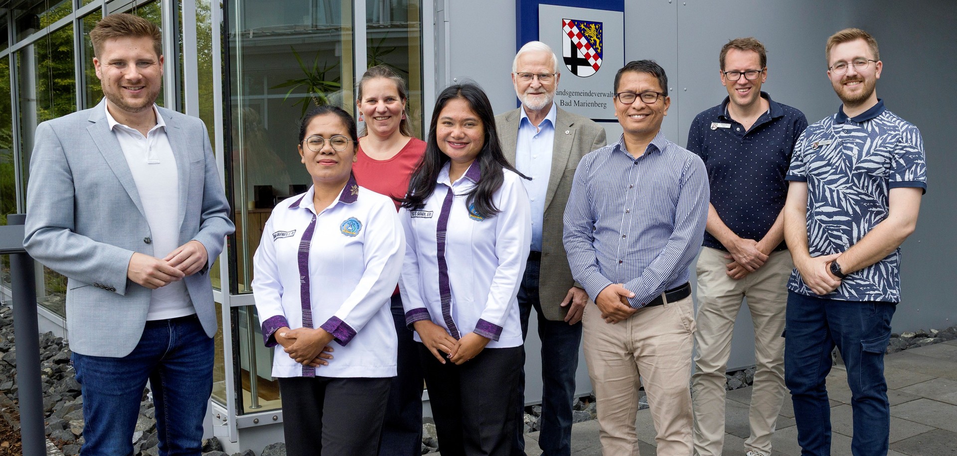 V.l.n.r: Marvin Kraus, Meriana Simarmata, Dorothea Kempf, Yulita Saragih, Martin Fries, Marthin Damanik, Alexander Stahl und Martin Aulmann