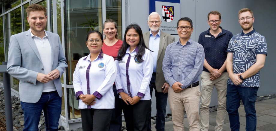 V.l.n.r: Marvin Kraus, Meriana Simarmata, Dorothea Kempf, Yulita Saragih, Martin Fries, Marthin Damanik, Alexander Stahl und Martin Aulmann