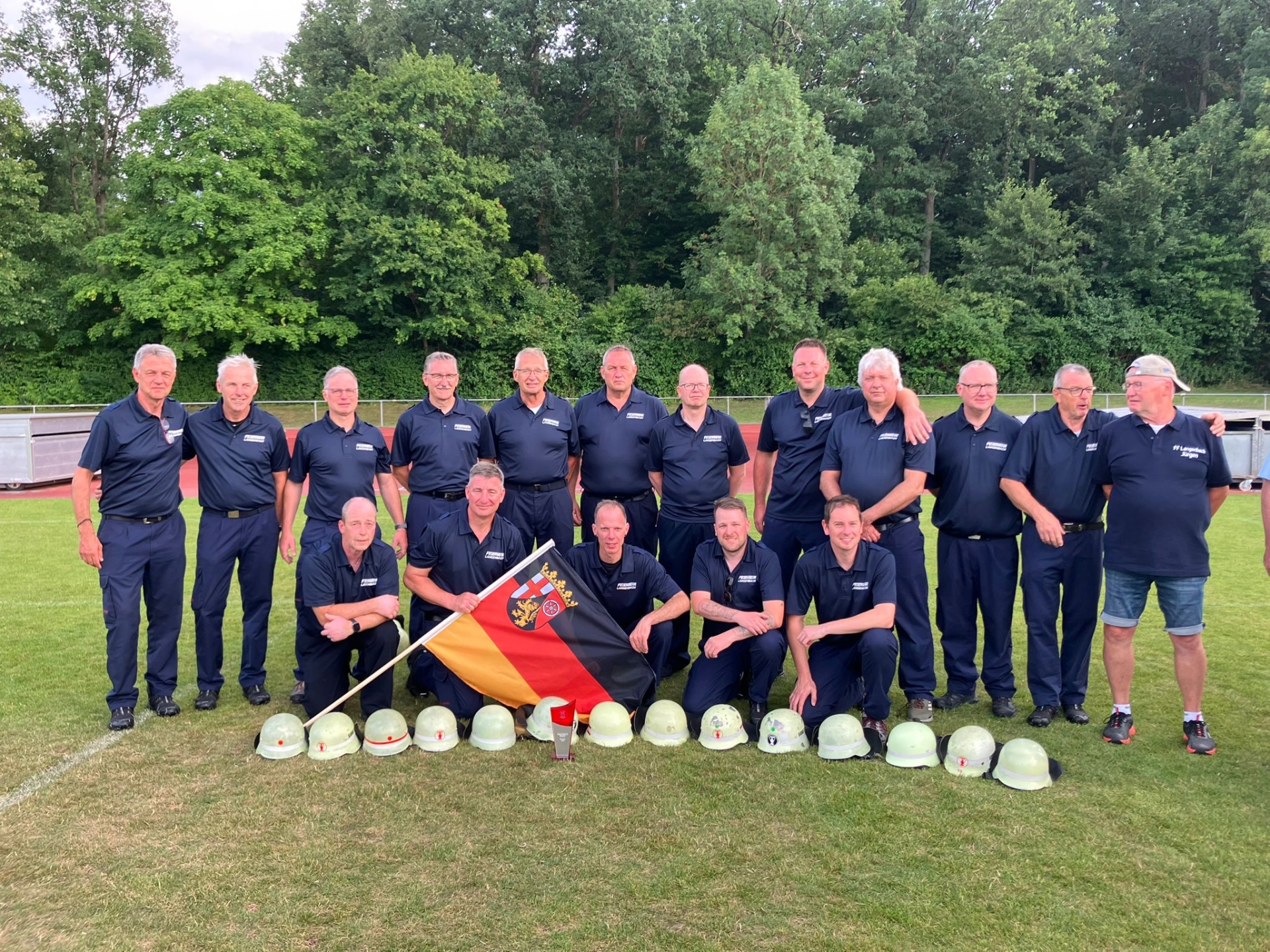 Voller Einsatz war gefordert, um die gewohnt guten Leistungen im Feuerwehrsport bei den diesjährigen Deutschen Meisterschaften in Böblingen zu bestätigen. Das siegreiche Team der FF Langenbach b.K. freute sich nach dem Wettkampf über zahlreiche Glückwünsche. Auch die B 2-Mannschaft erreichte mit 396,20 Punkten einen guten 10. Platz.
