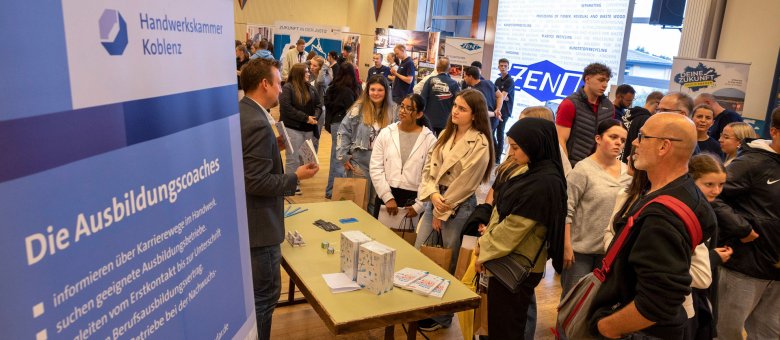 Besucher auf der Berufs-Informations-Börse